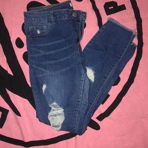 Low rise distressed jegging